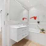 Luxury Penthouse For 8 - Center - Parking - Therme 8 Min - Airport 15 Min Apartment