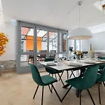 Luxury Penthouse For 8 - Center - Parking - Therme 8 Min - Airport 15 Min