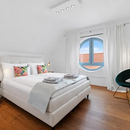 Apartment Luxury Penthouse For 8 - Center - Parking - Therme 8 Min - Airport 15 Min