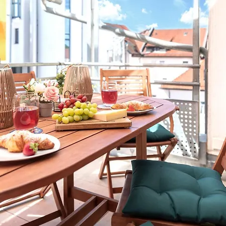 Luxury Penthouse For 8 - Center - Parking - Therme 8 Min - Airport 15 Min
